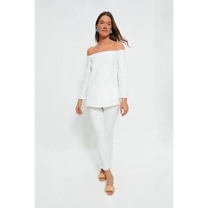 White Miranda Off the Shoulder Blouse
TUCKERNUCK - size large